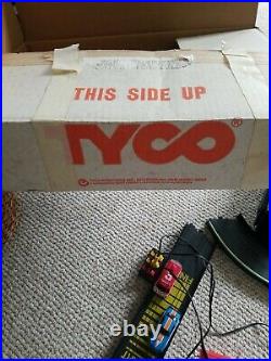 1983 Vintage Original glow in the dark Tyco slot car race track with 3 cars