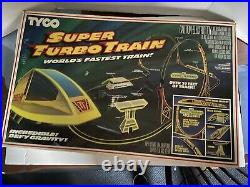1986 TYCO NITE GLOW TURBO TRAINS SET WORLD FASTEST TRAIN with 29 Feet of Track