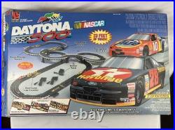 1997 DAYTONA 500 HO Scale Electric NASCAR Racing Track