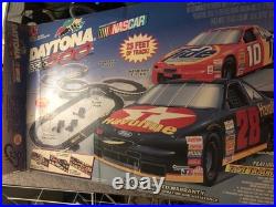 1997 DAYTONA 500 HO Scale Electric NASCAR Racing Track plus extra cars/trigger