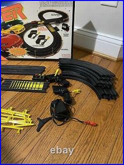 1997 TYCO VIPER Electric Racing Set With Box & 2 Slot Cars Read