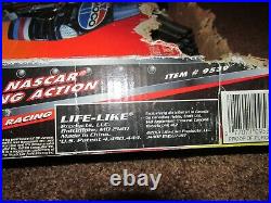 2001 LIFE-LIKE HO SCALE NASCAR WINNERS CUP 15 FT SLOT CAR TRACKCat/Amoco cars