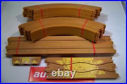 AUTO WORLD WILE E COYOTE vs ROAD RUNNER With 18ft PRO SLOT CAR RACE TRACK NEW 1/64