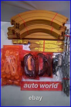 AUTO WORLD WILE E COYOTE vs ROAD RUNNER With 18ft PRO SLOT CAR RACE TRACK NEW 1/64