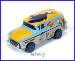 AUTO WORLD WILE E COYOTE vs ROAD RUNNER With 18ft PRO SLOT CAR RACE TRACK NEW 1/64