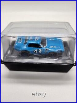 Auto World Blue 1971 Dodge Charger Stock Car #43 HO Slot Car Track Set Only Car
