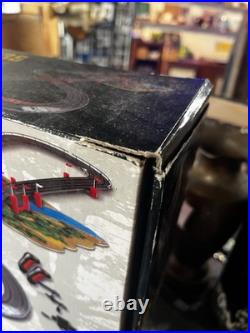 AutoWorld The Dukes Of Hazzard Curve Huggers Electric Racing Slot Car used