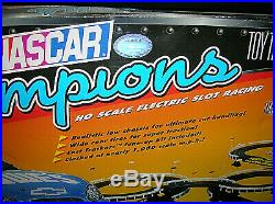 NASCAR Champions HO Scale Electric Slot Car Racing Set 23 Feet of Track Gordon