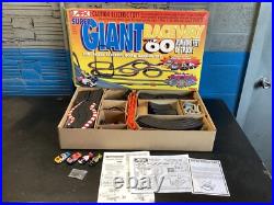NICE 1995 TOMY #9876 HO SCALE AFX SUPER G GIANT RACEWAY SLOT CAR TRACK With4 CARS