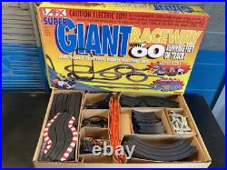 NICE 1995 TOMY #9876 HO SCALE AFX SUPER G GIANT RACEWAY SLOT CAR TRACK With4 CARS