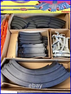 NICE 1995 TOMY #9876 HO SCALE AFX SUPER G GIANT RACEWAY SLOT CAR TRACK With4 CARS