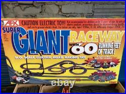 NICE 1995 TOMY #9876 HO SCALE AFX SUPER G GIANT RACEWAY SLOT CAR TRACK With4 CARS