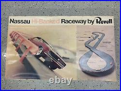 Nassau by Revell 1/32 Scale Hi-Banked Slot Car Raceway