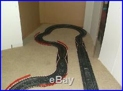Scx slot car track in nice condition, 4- cars nascar mustang 1/43 scale tested