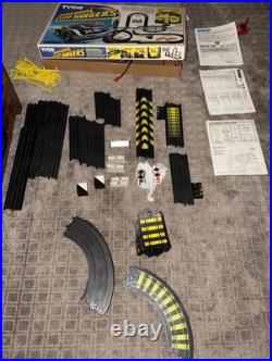 TYCO Daredevil Cliff Hangers Slot Car Race Track Set Complete with2 Corvettes + Ex