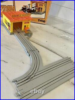 TYCO US 1 Electric Trucking Highway Wrecker Set with Switch Track #3444