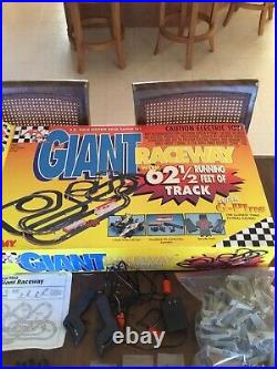 Team AFX Giant Raceway H. O. Scale Electric Road Race Track Set With2 Cars 9868