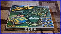 Tyco Championship slot car Race Track With Nite Glow 440-X2 Magnum Extra Cars