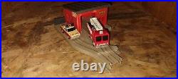 Tyco US1 Electric Trucking Fire Station witht Switch Fire Truck & Fire Chief car