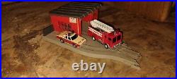 Tyco US1 Electric Trucking Fire Station witht Switch Fire Truck & Fire Chief car