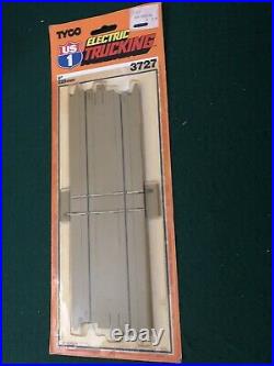 Tyco Us1 Electric Trucking 9 Inch Railroad Crossing Sealed In Package Nos