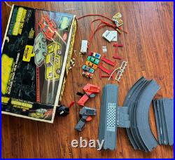 VINTAGE 1979 IDEAL TCR SLOTLESS TRACK LIGHTED BLAZERSRACE SET With 5 SLOT CARS