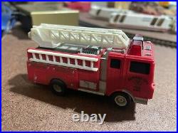 VINTAGE TYCO US1 ELECTRIC TRUCKING FIRE STATION W 4 Running Trucks