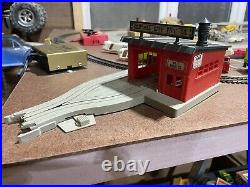 VINTAGE TYCO US1 ELECTRIC TRUCKING FIRE STATION W 4 Running Trucks