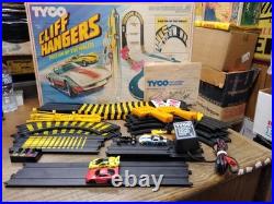 Vtg TYCO Cliff Hangers No 6208 HO Slot Car Race Set Cars Track Controllers withBox