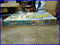 Vtg TYCO Cliff Hangers No 6208 HO Slot Car Race Set Cars Track Controllers withBox