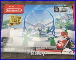 World Of Nintendo Mario Kart Infinity Loop Motorized Track Set withExclusive Yoshi