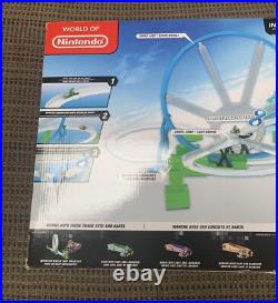World Of Nintendo Mario Kart Infinity Loop Motorized Track Set withExclusive Yoshi
